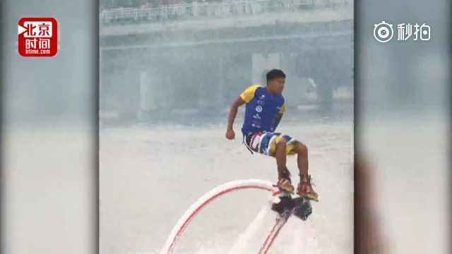 厉害 中国小伙脚踩巨浪 两度打破世界纪录
