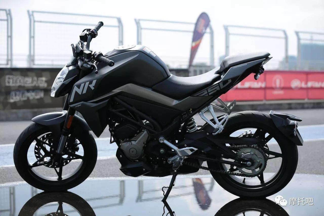 天王盖地虎,定位很清楚。NK250试驾报告