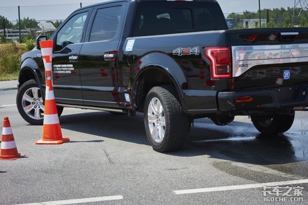 4X4驱动还带4轮转向 这些卡车干啥用呢?