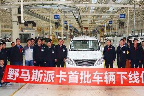 普通人会选五菱宏光，但爱面子的人同样价格会选这台神车复刻版