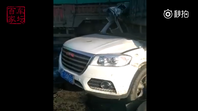 长城哈弗SUV车顶被大货车撞成敞篷车，司机却很淡定聊天车轮上的中国 （使...