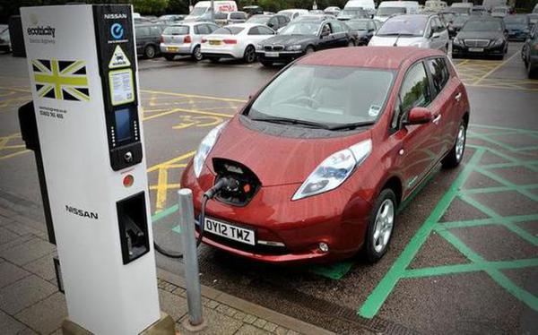英国政府拟立法 强制加油站安装电动车充电设施