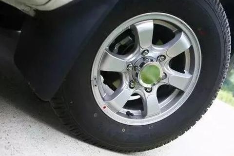 别以为夏天气温高轮胎才容易爆 冬天不注意这些也容易爆胎