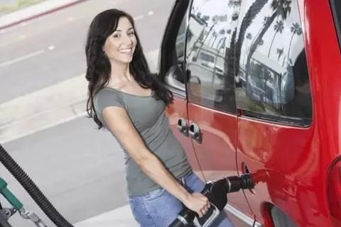 这个功能可以省油20%，但中国车主基本没人用它!