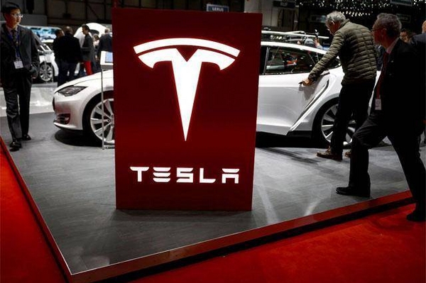 曝特斯拉将在上海独资建厂，美国总统特朗普促成合作