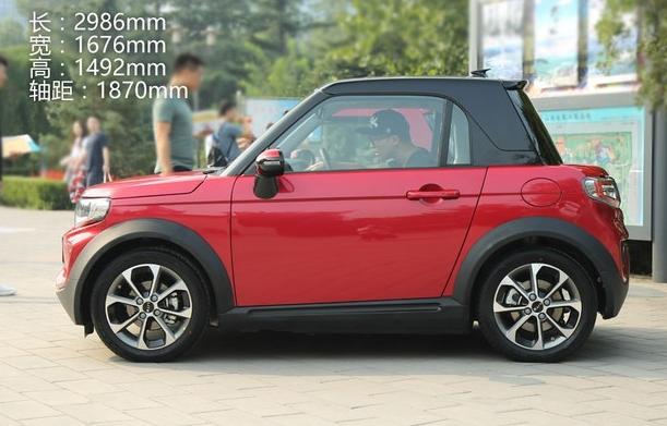 无边框车门旋钮式换挡,配3块大屏才卖8万块,众