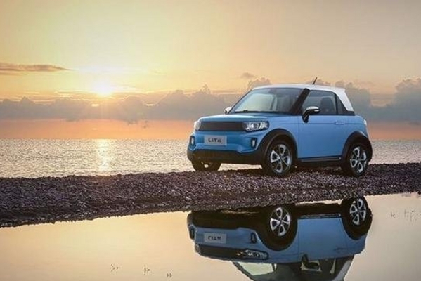 无边框车门旋钮式换挡，配3块大屏才卖8万块，众泰看了很眼红