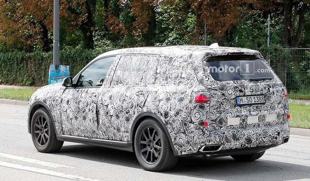 宝马X7量产版国内谍照曝光 将明年推出