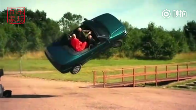 如果敞篷车侧翻，结局会怎样？车轮上的世界 （使用 秒拍 录制） ​