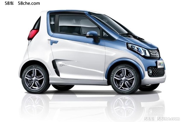 众泰2018款E200官图发布 将11月初上市