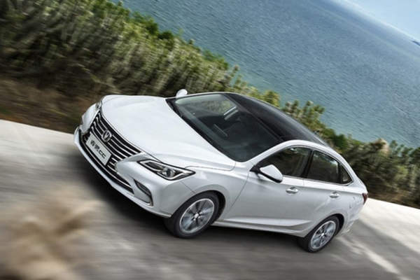 最新设计语言 长安睿骋CC将于10月25日首发