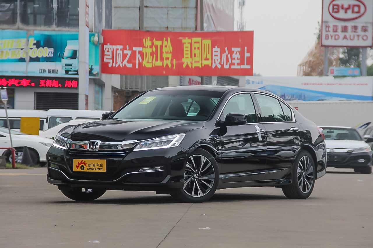 车型对对碰：新款君威 VS 新款雅阁之外部配置