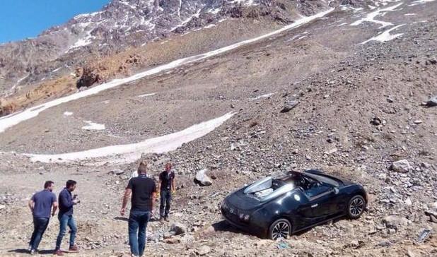 布加迪兴冲冲溜进山区逛了一圈,可因为一件蠢事,100万没了