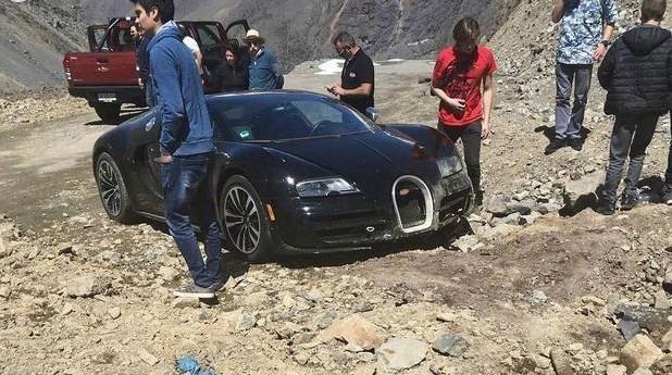 布加迪兴冲冲溜进山区逛了一圈,可因为一件蠢事,100万没了