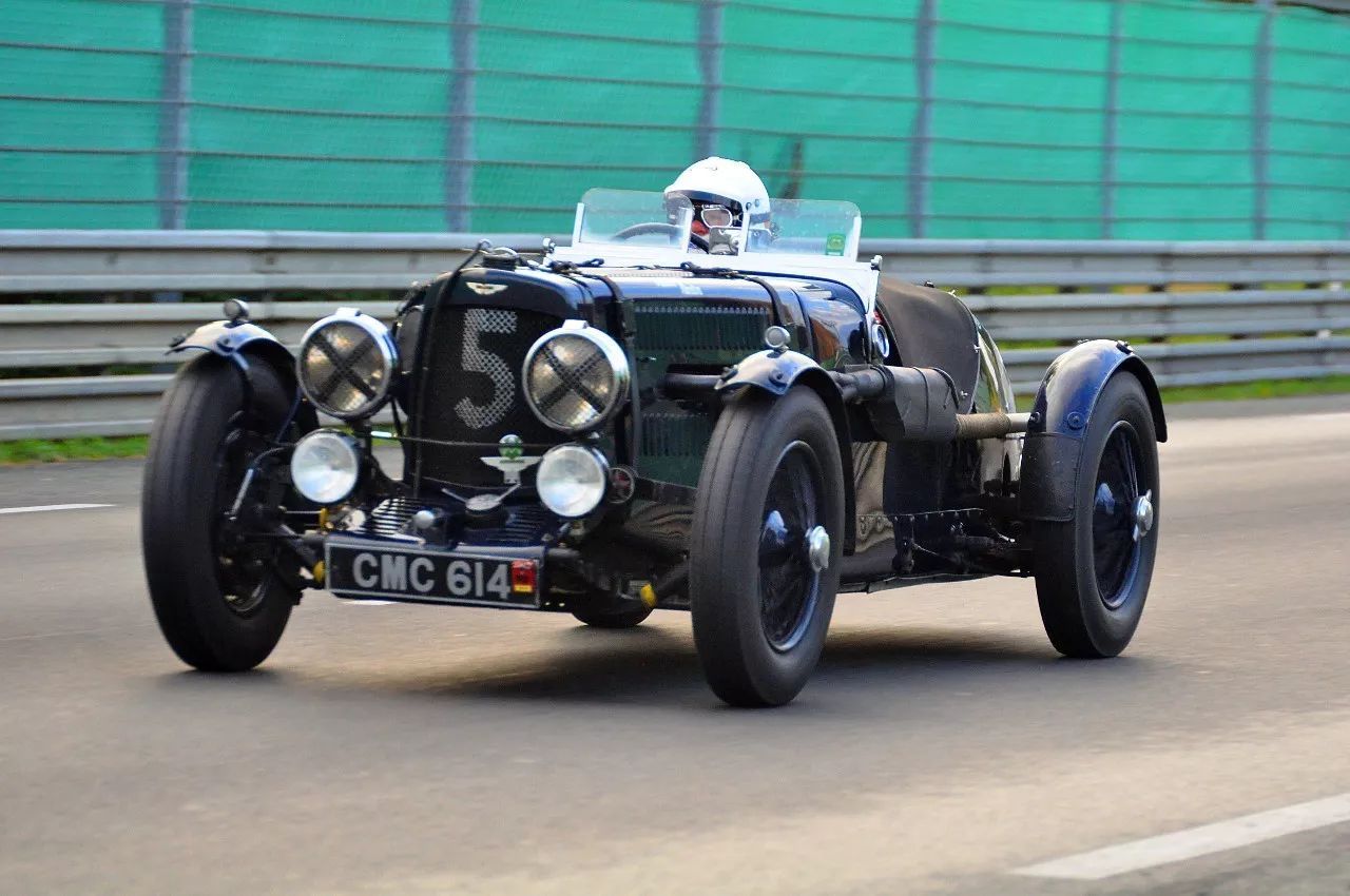 管住你的肾上腺素,谁说没有T型车的欧洲玩不了Hot Rod?