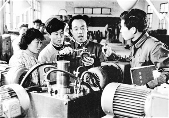 朴实一辈子的鲁冠球走了 但梦仍在