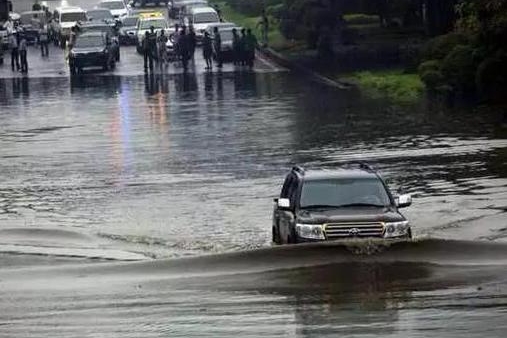 在这些情况下这配置要关闭，不然就被它坑，甚至车都报废