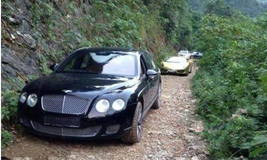 布加迪兴冲冲溜进山区逛了一圈,可因为一件蠢事,100万没了