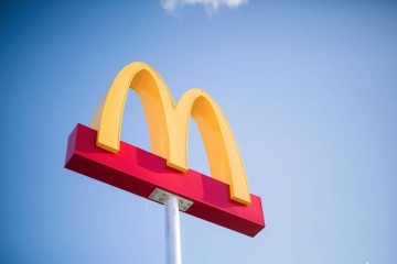 沧海横流，到底谁才是汽车界的“金拱门”？