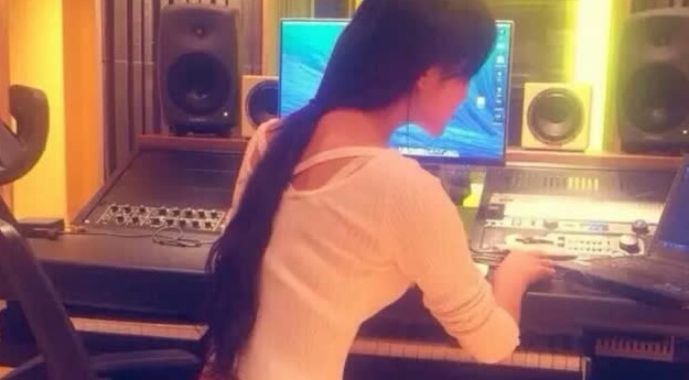 跑车就是秀的，脾气是看金钱多少来爆发的 跑车就是秀的，脾气是看金钱多少来...