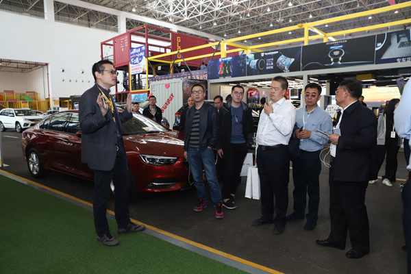 芒果汽车场馆内部 芒果汽车场馆内部