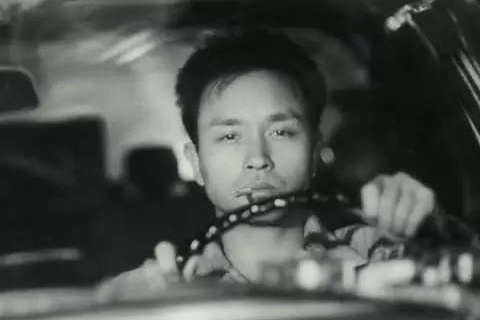 有美女在车上，男人千万要忍住别干这事！否则后悔一生！