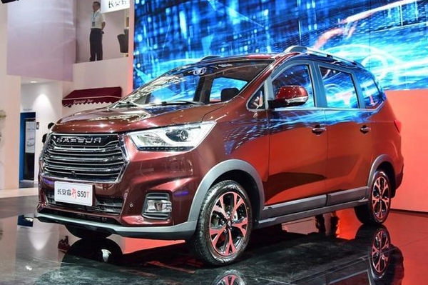 空间大宝骏730太多，长安的MPV却靠脸吃饭