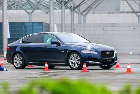 我去重庆和捷豹XFL约会，竟然还遇到了...