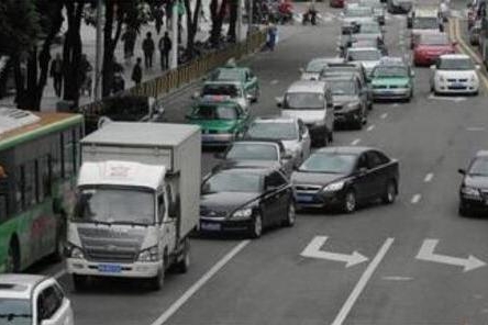 有这几种驾驶习惯，被人拖下车揍一顿都有可能，危险还惹人厌