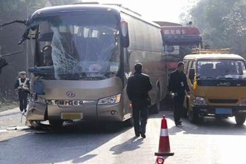 有一种事故叫二次事故，在高速路上追尾了，你会这么做吗？