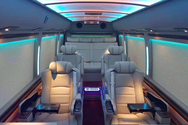 丰田考斯特，大领导考察首选座驾，可配双人床或独立卫生间！