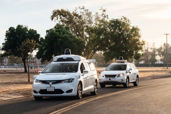 出于安全考虑，谷歌已放弃渐进式自动驾驶路线