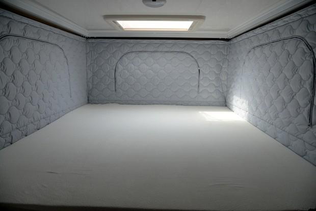 80万的丰田农用车,个头堪比红杉,车内豪华3人床挤4人也宽松