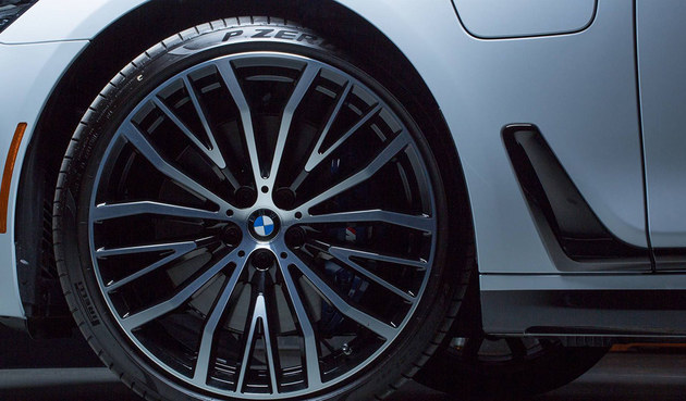 宝马740e亮相 配备M Performance套件