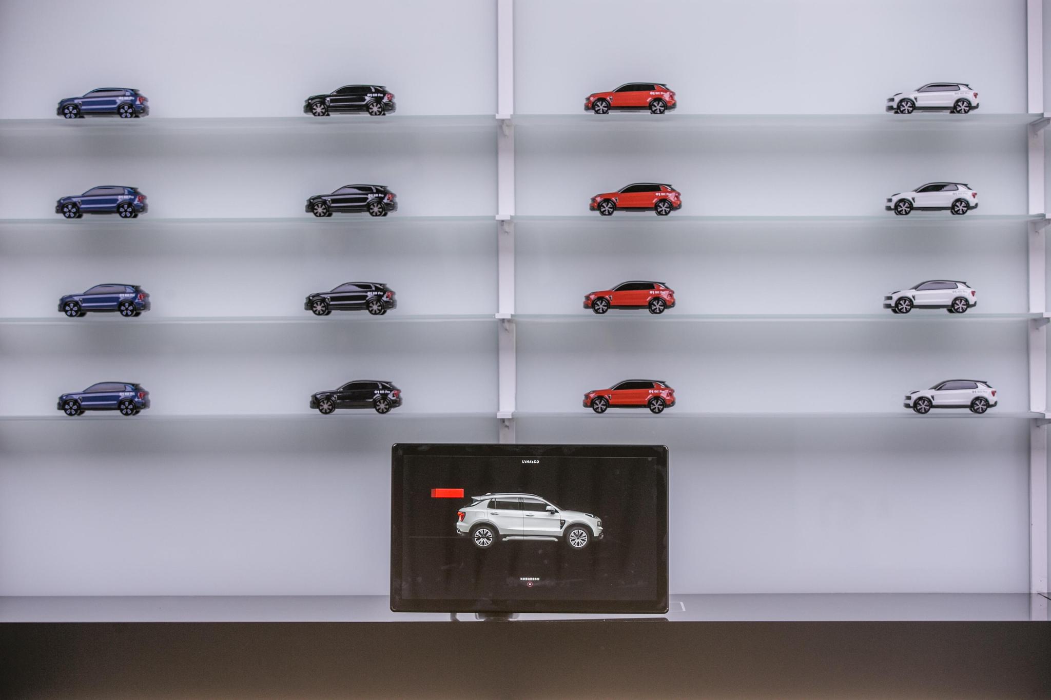 ▲车模内置芯片,放在感应区可以读出相关信息