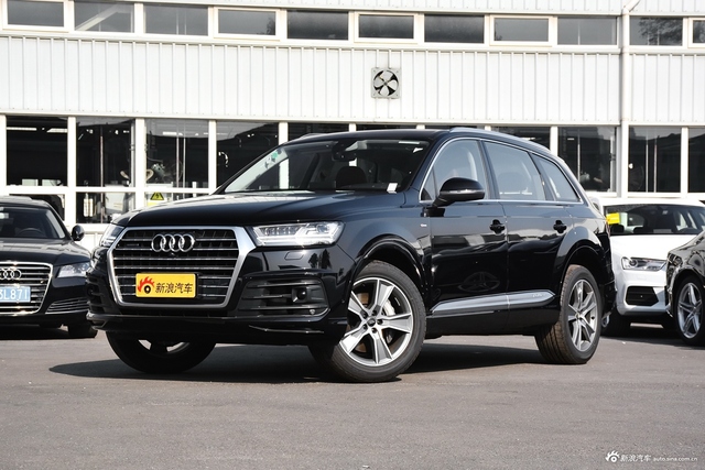 新款奥迪Q7终于到达4S店 近距离看它到底长啥样
