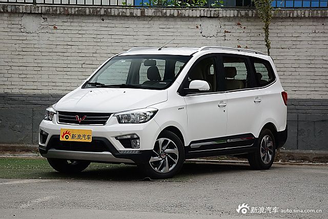 新车展厅：到店实拍新款五菱宏光