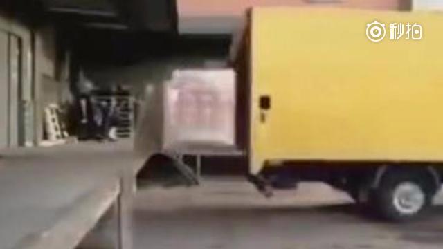 各个都是老司机！那些开了挂的大卡车    ​