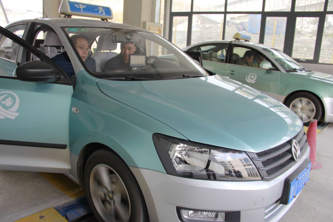 青岛万余出租车计价器开始年审 遇价格问题可