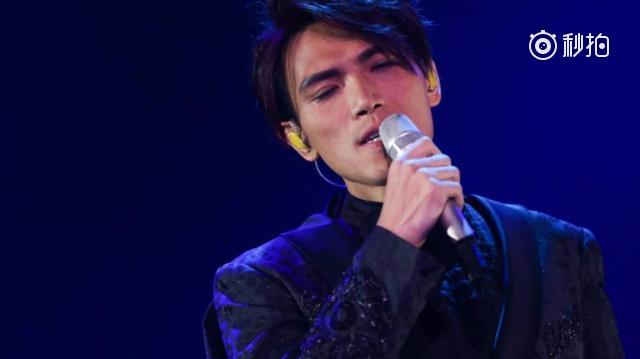 杨宗纬现场版《红尘来去一场梦》,听的眼眶湿润,红尘去去匆匆延续,寻