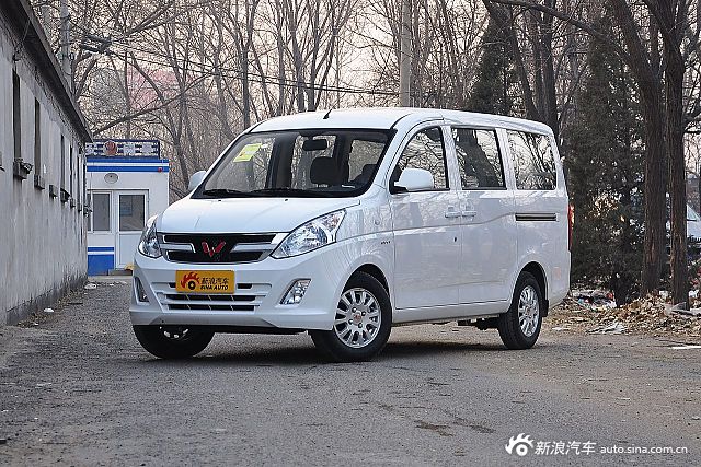 新车展厅：到店实拍新款五菱荣光V