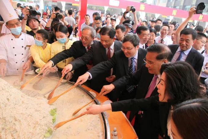 7天v美食逾百万人,广州美食美食节火了广场国际商业国际大宁图片