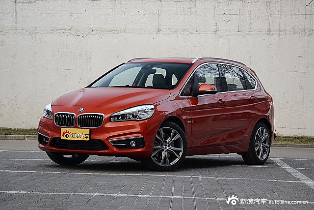 新款宝马2系旅行车终于到达4S店 近距离看它到底长啥样