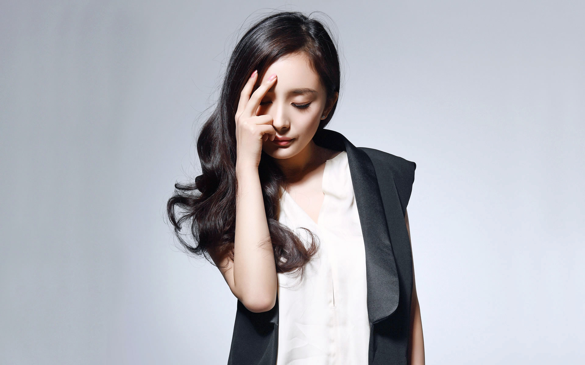 杨幂被坑惨了!天佑喊话要封杀杨幂,王思聪坐不