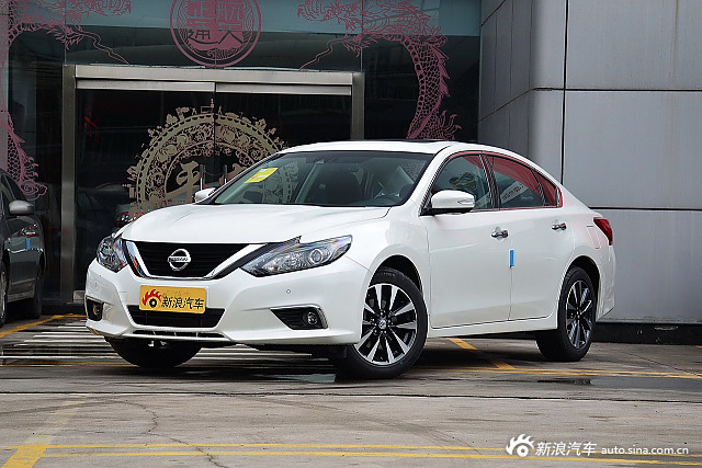 新款天籁终于到达4S店 近距离看它到底长啥样