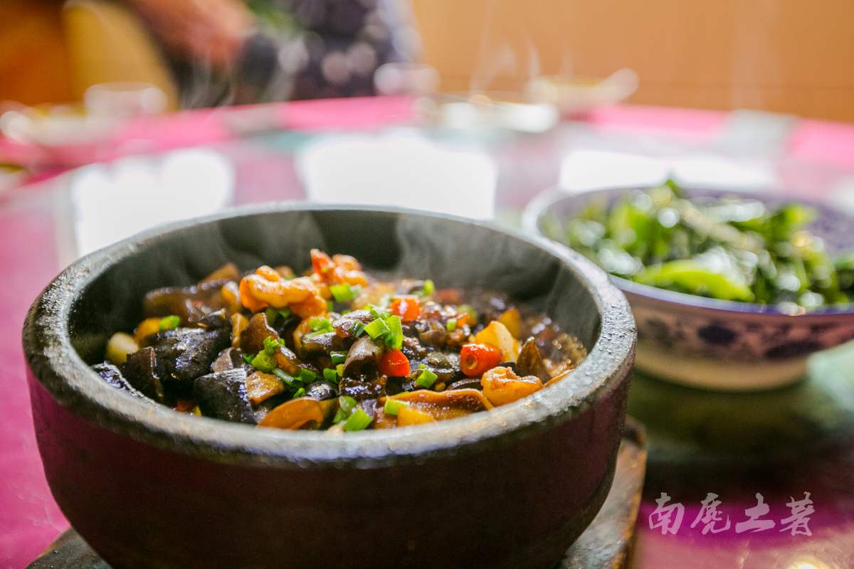 新中国最早的一部吻戏《庐山恋》 为什么选这