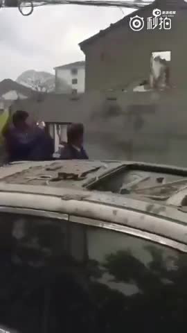 宁波江北区突发爆炸 现场一片狼藉