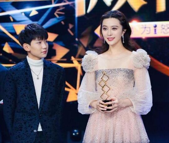 源是误会?王源工作室:贾乃亮系帮忙 冰冰:没欠