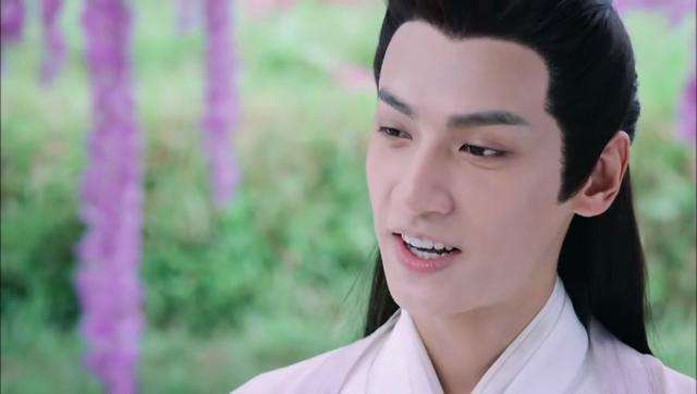 《香蜜》剧组演员被爆幼时童年照 邓论妈妈确