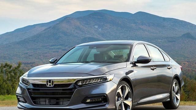 君越、雅阁和19款奥迪A4L该怎么选?车友:论家